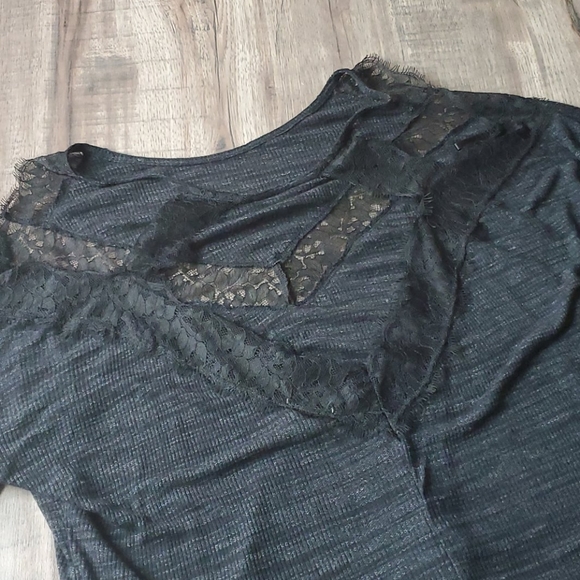 UO Pins and Needles cold shoulder lacy top - Picture 7 of 9